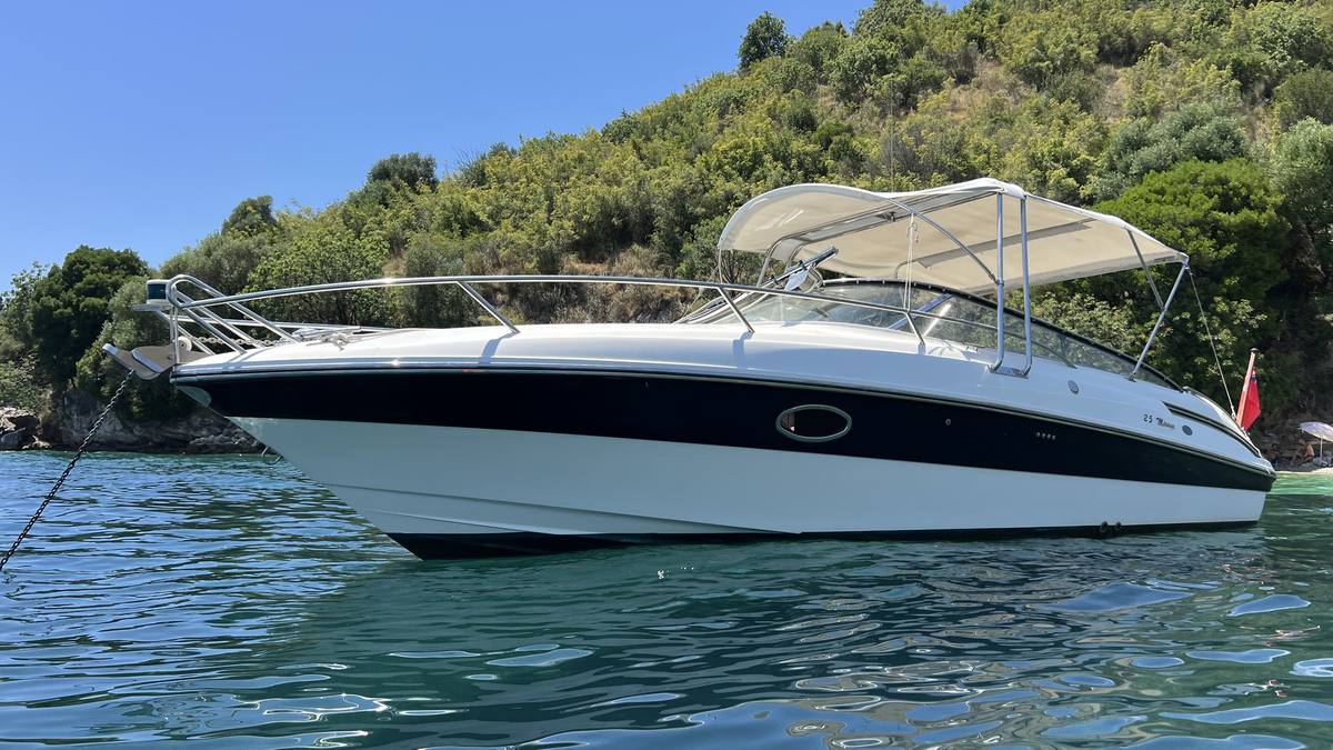 Windy Mirage 25 anchored in the Ionian